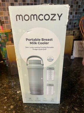 NIB Momcozy 22oz Portable Breast Milk Cooler - Green